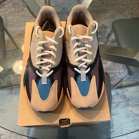 Yeezy Boost 700 size 9 ENFAMB - Picture 3 of 7